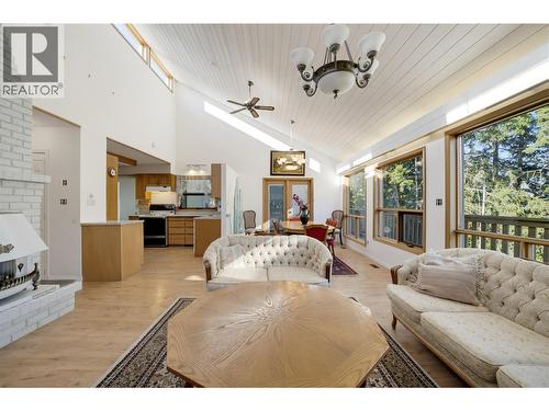 370 10 Avenue SE  Salmon Arm, BC V1E 2C3