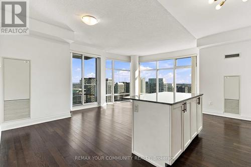 4411 - 2191 YONGE STREET , Toronto, Ontario M4S 3H8 5