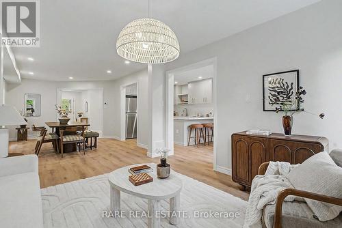 521 Hickory Avenue N, Whitby, ON 
