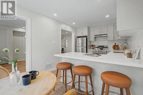 521 Hickory Avenue N, Whitby, ON 