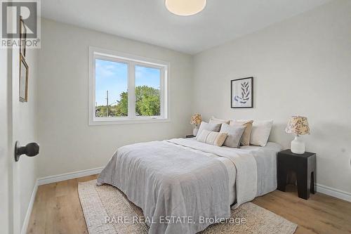 521 Hickory Avenue N, Whitby, ON 