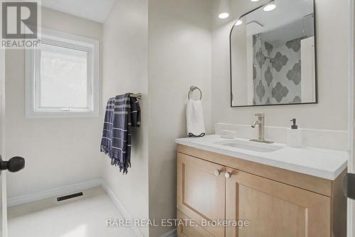 521 Hickory Avenue N, Whitby, ON 