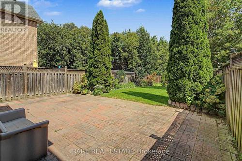 521 Hickory Avenue N, Whitby, ON 