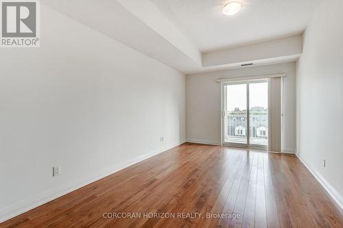 Primary bedroom with walkout to balcony - Ph3 - 35 Hunt Avenue, Richmond Hill, ON 