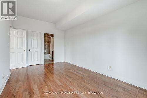 Primary Bedroom has ensuite bathroom& w in closet - Ph3 - 35 Hunt Avenue, Richmond Hill, ON 