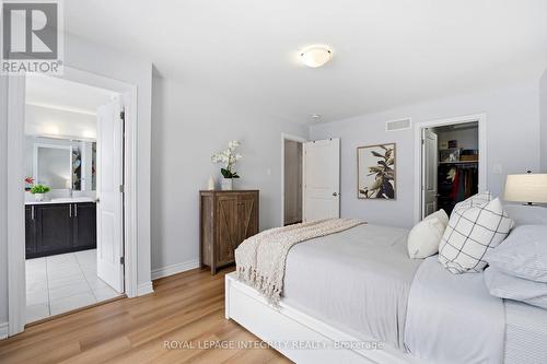 13 Brixton Way, Ottawa, ON 