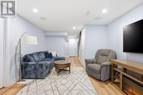 13 Brixton Way, Ottawa, ON 