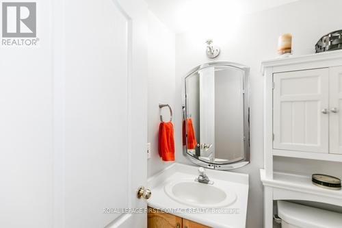 5 KELLY PLACE , Barrie, Ontario L4N 8N2 5