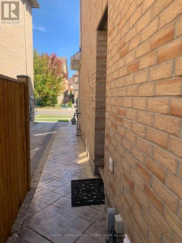 4 BONNIE BRAES DRIVE , Brampton, Ontario L6Y 0G8 3