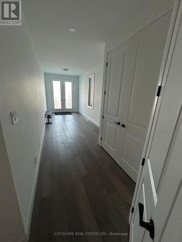 3821 AYRSHIRE AVENUE , London South, Ontario N6B 1W3 2