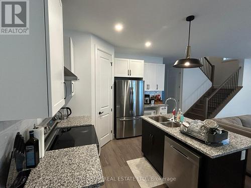 3821 AYRSHIRE AVENUE , London South, Ontario N6B 1W3 5