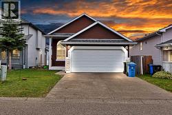 157 Saratoga Close NE  Calgary, AB T1Y 7A1