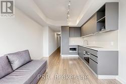 521 - 377 MADISON AVENUE Toronto, ON M4V 2W7