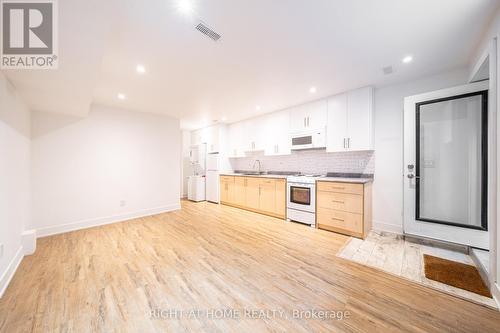 LOWER - 49 B EAST DRIVE , Toronto, Ontario M6N 2N8 2