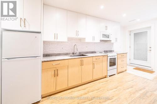 LOWER - 49 B EAST DRIVE , Toronto, Ontario M6N 2N8 3