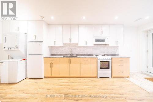 LOWER - 49 B EAST DRIVE , Toronto, Ontario M6N 2N8 4