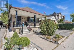 16 SULTANA AVENUE Toronto, ON M6A 1S8