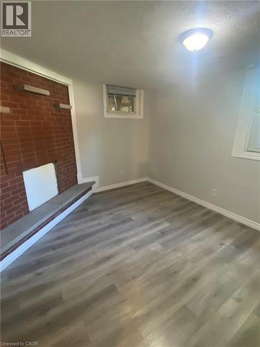 20 CARDILL Crescent N Unit# Full House , Waterloo, Ontario N2L 3Y6 5