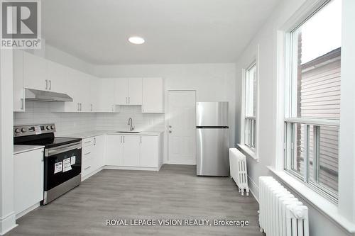 UPPER - 819 PAPE AVENUE , Toronto, Ontario M4K 3V1 4
