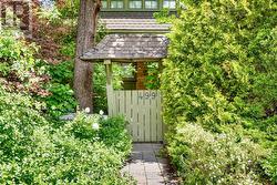499 PARKSIDE DRIVE Toronto, ON M6R 2Z9