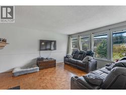 Tons of natural light. - 