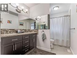 Main upstairs bathroom. - 