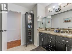 Main upstairs bathroom. - 