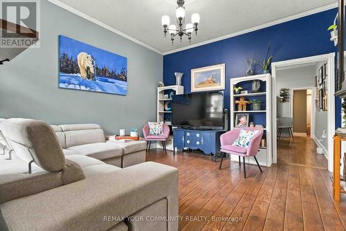 318 MARY STREET W , Whitby, Ontario L1N 2R6 3