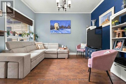 318 MARY STREET W , Whitby, Ontario L1N 2R6 4