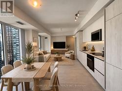 2706 - 400 KING STREET W Toronto, ON M5V 0X8