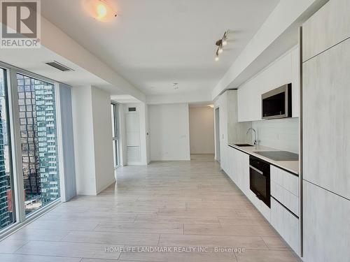 2706 - 400 KING STREET W , Toronto, Ontario M5V 0X8 3