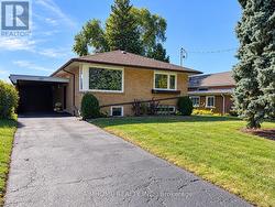 121 WYNDCLIFF CRESCENT Toronto, ON M4A 2J9
