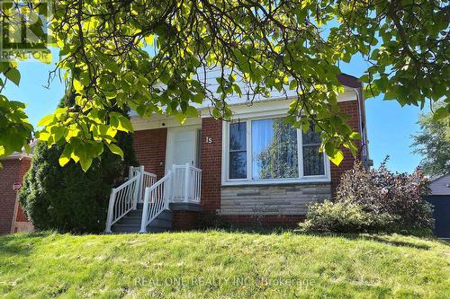MAIN LEVEL - 15 CASTILLE AVENUE , Toronto, Ontario M1R 2B9 2