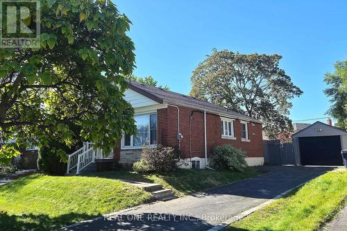 MAIN LEVEL - 15 CASTILLE AVENUE , Toronto, Ontario M1R 2B9 3