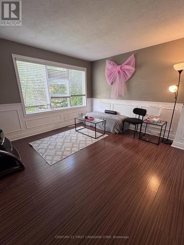 21 DENLAW ROAD , London North (North I), Ontario N6G 3L3 5