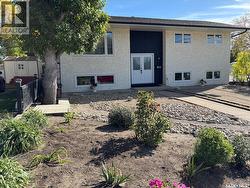 825 7th AVENUE NW Moose Jaw, SK S6H 4C1