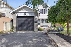 18 CAMROSE COURT  Kitchener, ON N2M 5J4