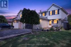 18 CAMROSE COURT  Kitchener, ON N2M 5J4