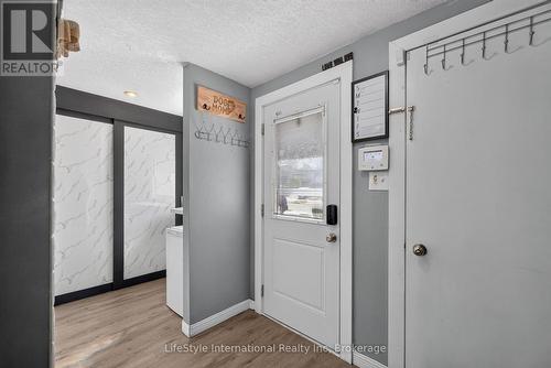 Entrance Foyer - 18 Camrose Court, Kitchener, ON 