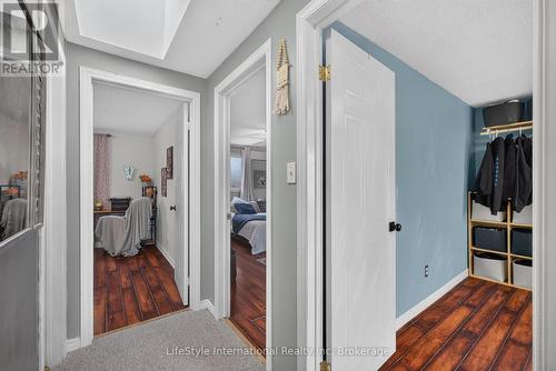 Second floor hallway - 18 Camrose Court, Kitchener, ON 