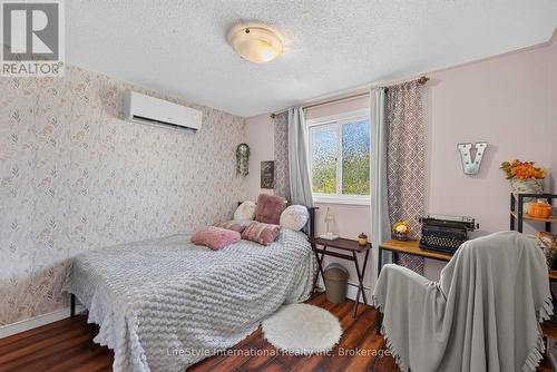 Bedroom - 18 Camrose Court, Kitchener, ON 