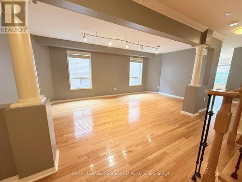 8 MAFFEY CRESCENT , Richmond Hill, Ontario L4S 0A8 2
