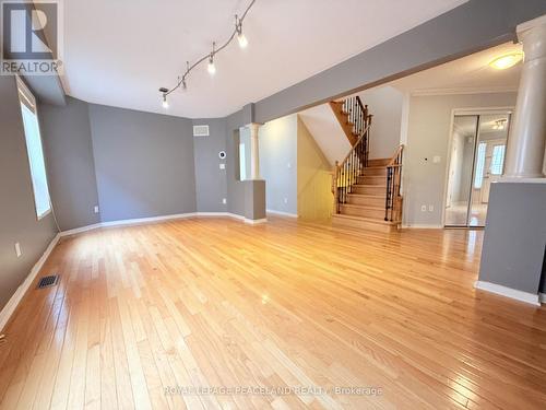 8 MAFFEY CRESCENT , Richmond Hill, Ontario L4S 0A8 3