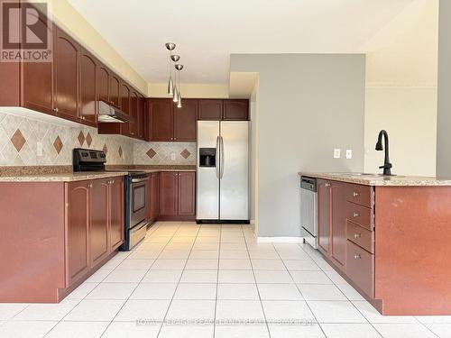 8 MAFFEY CRESCENT , Richmond Hill, Ontario L4S 0A8 5