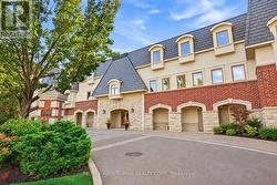 301 - 390 UPPER MIDDLE ROAD Oakville, ON L6H 0A5