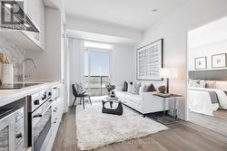 618 - 60 HONEYCRISP CRESCENT Vaughan, ON L4K 0N5