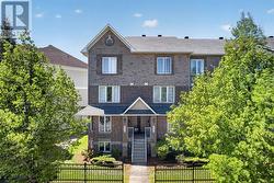 256 CRESTHAVEN DRIVE Ottawa, ON K2G 6W4