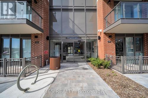 261 - 65 ATTMAR DRIVE , Brampton, Ontario L6P 0Y6 2