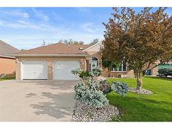 66 OAK Essex, ON N8M 3C5