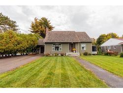 27 Stewart AVE Sussex, NB E4E 2E7